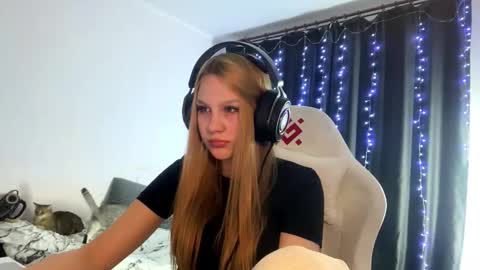 Amia online show from March 5, 6:15 pm