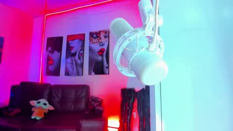 Snapshot of kayilyn chatting on February 13, 2:52 pm CAMILA online show from February 13, 2:52 pm