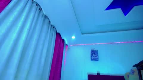 kayla_sexx online show from May 3, 12:16 am