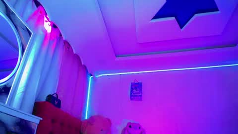 kayla_sexx online show from June 14, 12:41 am