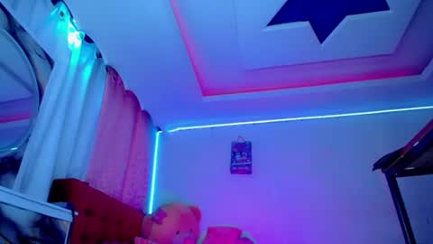 kayla_sexx online show from July 3, 12:06 am