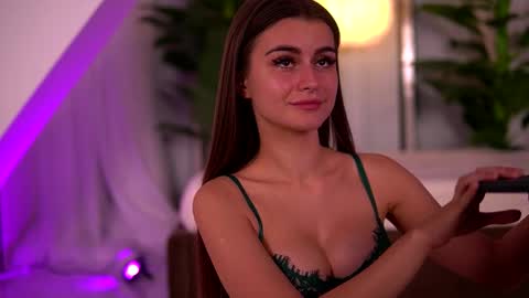 Snapshot of kaylabray chatting on October 31, 4:24 am kaylabray online show from October 31, 4:24 am