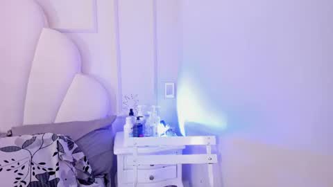 kaylachannell online show from June 19, 4:17 am