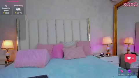 kayladavies_ online show from June 25, 9:19 pm