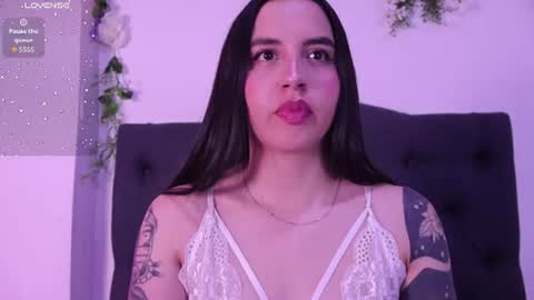 kaylee_lee online show from June 15, 4:04 am