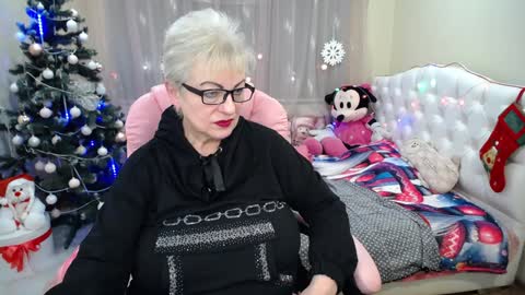 Snapshot of kaylesmoll chatting on December 28, 4:30 am kaylesmoll online show from December 28, 4:30 am