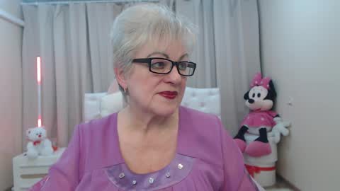 kaylesmoll online show from March 21, 7:39 pm