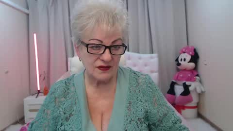 kaylesmoll online show from May 1, 6:34 pm