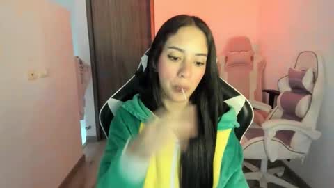 Snapshot of kaylie_xxx chatting on October 28, 11:03 am kaylie online show from October 28, 11:03 am