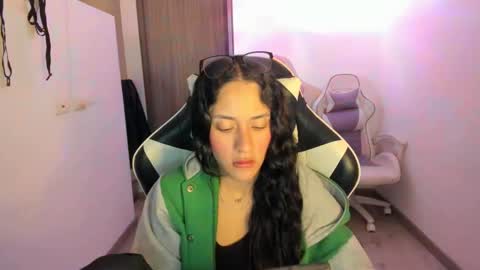 Snapshot of kaylie_xxx chatting on November 13, 2:43 am kaylie online show from November 13, 2:43 am