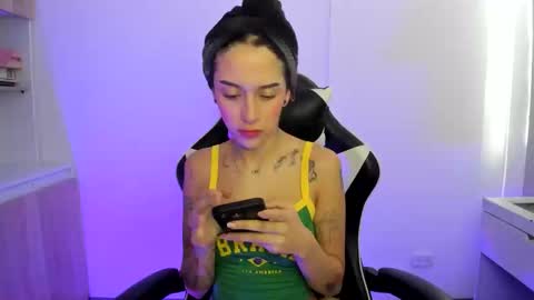 Snapshot of kaylie_xxx chatting on May 4, 8:49 pm kaylie online show from May 4, 8:49 pm