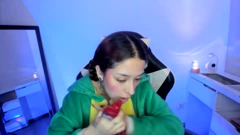 kaylie online show from June 8, 10:04 am