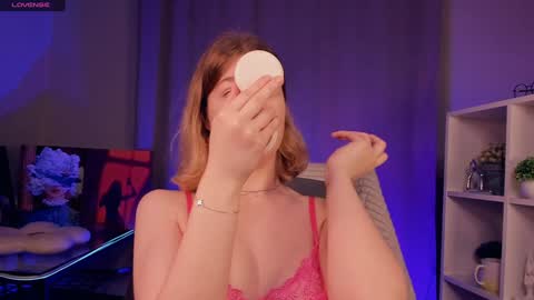 Snapshot of kaylisse chatting on November 5, 6:35 am Hi Im Arina 3 online show from November 5, 6:35 am