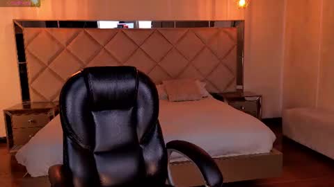 Kay online show from June 19, 4:06 am