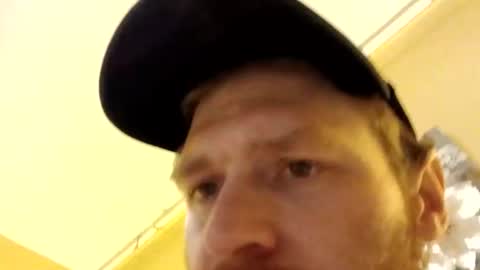 Snapshot of kdogluke chatting on December 2, 11:04 am kdogluke online show from December 2, 11:04 am