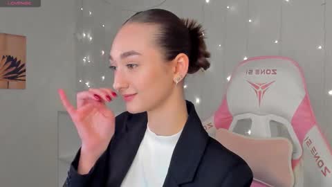 Snapshot of ke1ly_powell chatting on February 16, 12:34 pm Kelly GMT 2 Su We Th Fr Sa 0300AM-09-00AM online show from February 16, 12:34 pm