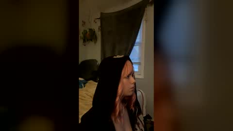 Snapshot of kearianwat chatting on March 9, 11:42 pm kearianwat online show from March 9, 11:42 pm