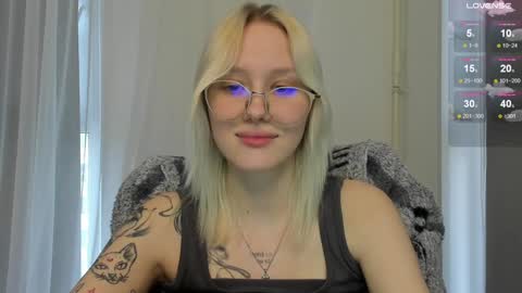 Snapshot of kebesheska chatting on December 15, 5:34 am Seb Polly Roxy Jonny online show from December 15, 5:34 am