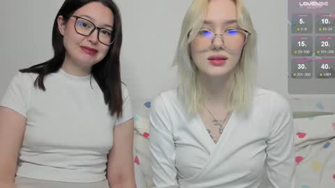 Snapshot of kebesheska chatting on December 16, 2:57 am Seb Polly Roxy Jonny online show from December 16, 2:57 am