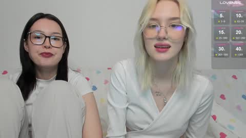 Snapshot of kebesheska chatting on December 16, 5:59 am Seb Polly Roxy Jonny online show from December 16, 5:59 am