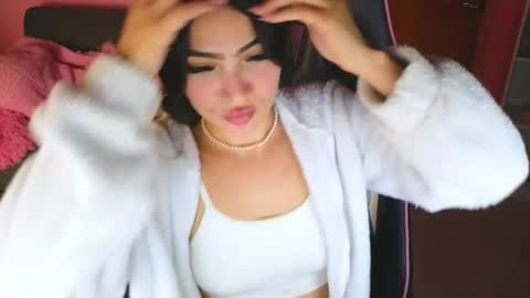 keeiity_moon online show from April 25, 1:52 pm