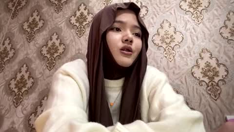 Snapshot of keeleylandrie chatting on December 22, 10:01 am Kate online show from December 22, 10:01 am