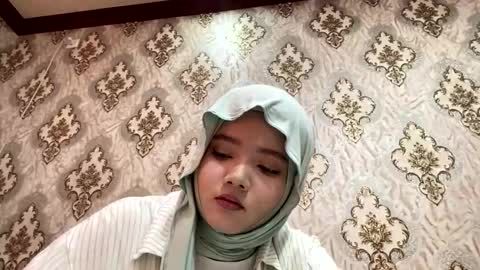 Snapshot of keeleylandrie chatting on February 19, 7:37 am Kate online show from February 19, 7:37 am