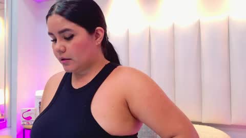 Snapshot of keily_ross1 chatting on June 1, 7:48 pm Keily Ross online show from June 1, 7:48 pm