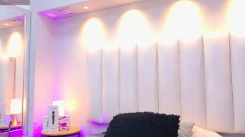 Snapshot of keily_ross1 chatting on June 12, 8:19 pm Keily Ross online show from June 12, 8:19 pm