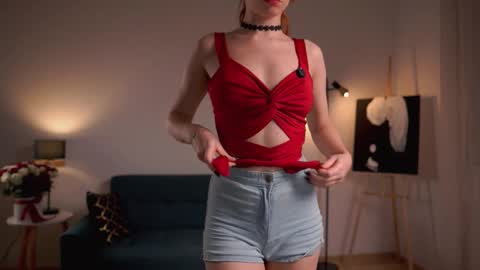 Snapshot of keira_knight chatting on November 6, 10:10 pm keira_knight online show from November 6, 10:10 pm