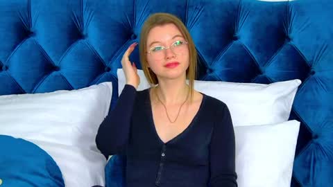 Snapshot of keiraace chatting on January 19, 3:29 am Keira online show from January 19, 3:29 am