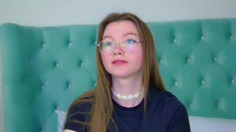 Snapshot of keiraace chatting on March 1, 9:15 pm Keira online show from March 1, 9:15 pm