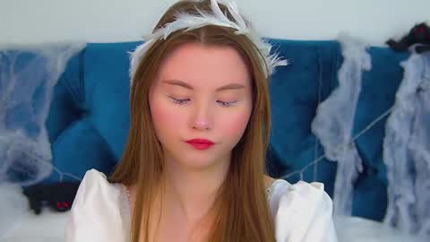 Keira online show from October 24, 6:15 pm