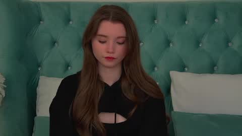 Keira online show from March 2, 6:04 pm