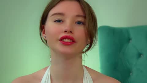 Keira online show from June 14, 6:10 pm