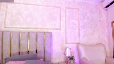 Snapshot of keirahartz chatting on December 15, 3:44 am keirahartz online show from December 15, 3:44 am