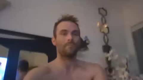 Snapshot of keithross1205 chatting on March 8, 5:59 am clyde online show from March 8, 5:59 am