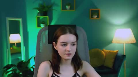 kelliebanshe online show from March 15, 4:18 am