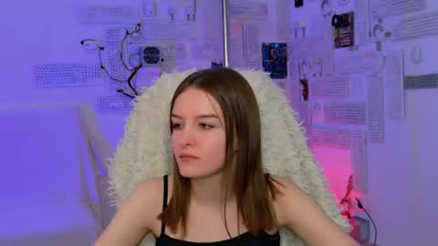 kelliebanshe online show from June 18, 4:35 am