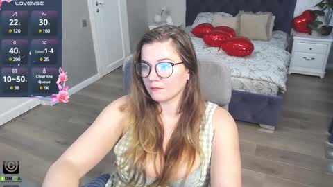 Snapshot of kellielowie chatting on February 5, 10:51 am kellielowie online show from February 5, 10:51 am