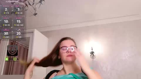 Snapshot of kellielowie chatting on December 5, 6:55 am kellielowie online show from December 5, 6:55 am