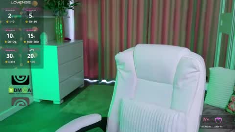 kellielowie online show from June 24, 5:28 am