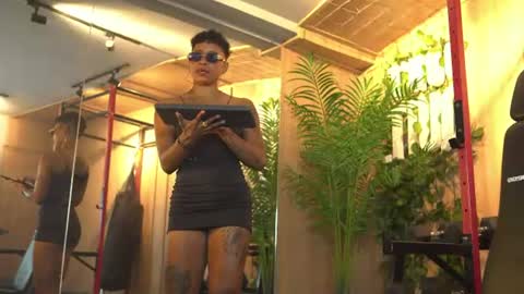 kelly__thomson online show from June 26, 1:15 pm