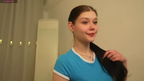 Snapshot of kelly_ember chatting on January 6, 2:03 pm KELLY online show from January 6, 2:03 pm