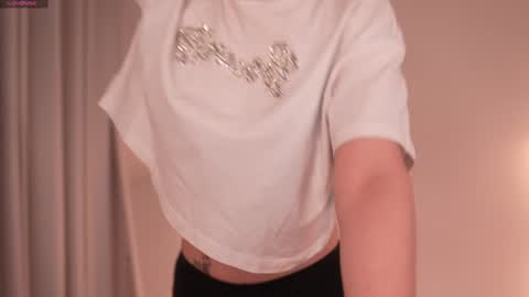 Snapshot of kelly_ember chatting on February 8, 2:27 pm KELLY online show from February 8, 2:27 pm