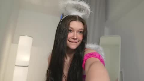 Snapshot of kelly_ember chatting on February 14, 2:33 pm KELLY online show from February 14, 2:33 pm