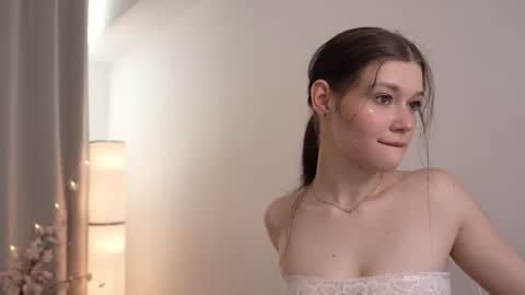 Snapshot of kelly_ember chatting on February 20, 10:37 am KELLY online show from February 20, 10:37 am