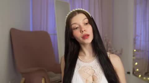 Snapshot of kelly_ember chatting on February 21, 9:34 am KELLY online show from February 21, 9:34 am