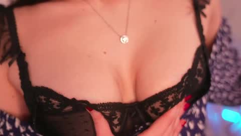 Snapshot of kelly_ember chatting on March 9, 11:47 am KELLY online show from March 9, 11:47 am