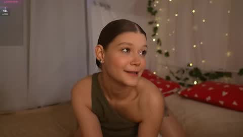 Snapshot of kelly_ember chatting on September 25, 2:32 pm KELLY online show from September 25, 2:32 pm